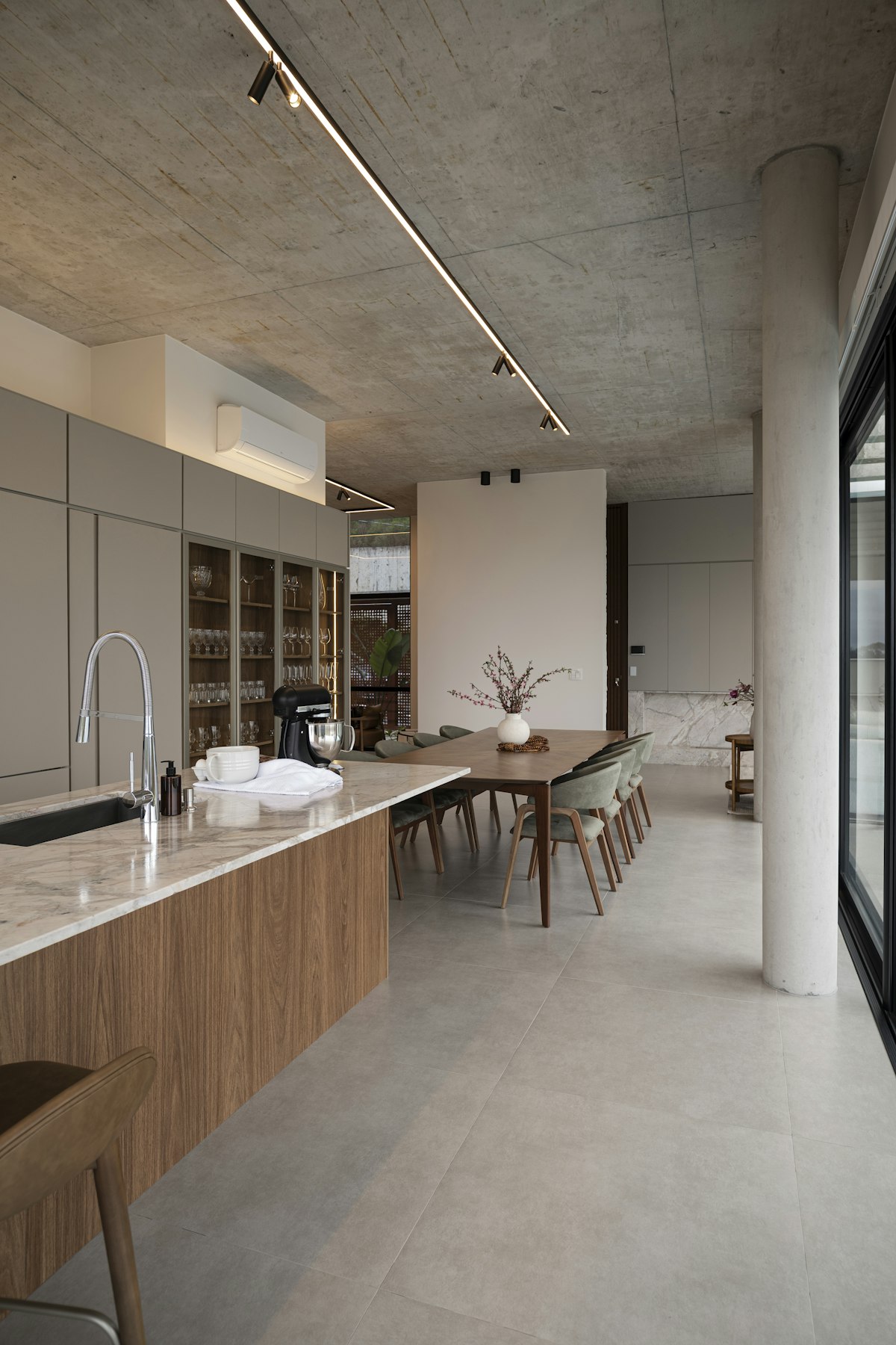 Vester Loft kitchen with exposed concrete ceiling